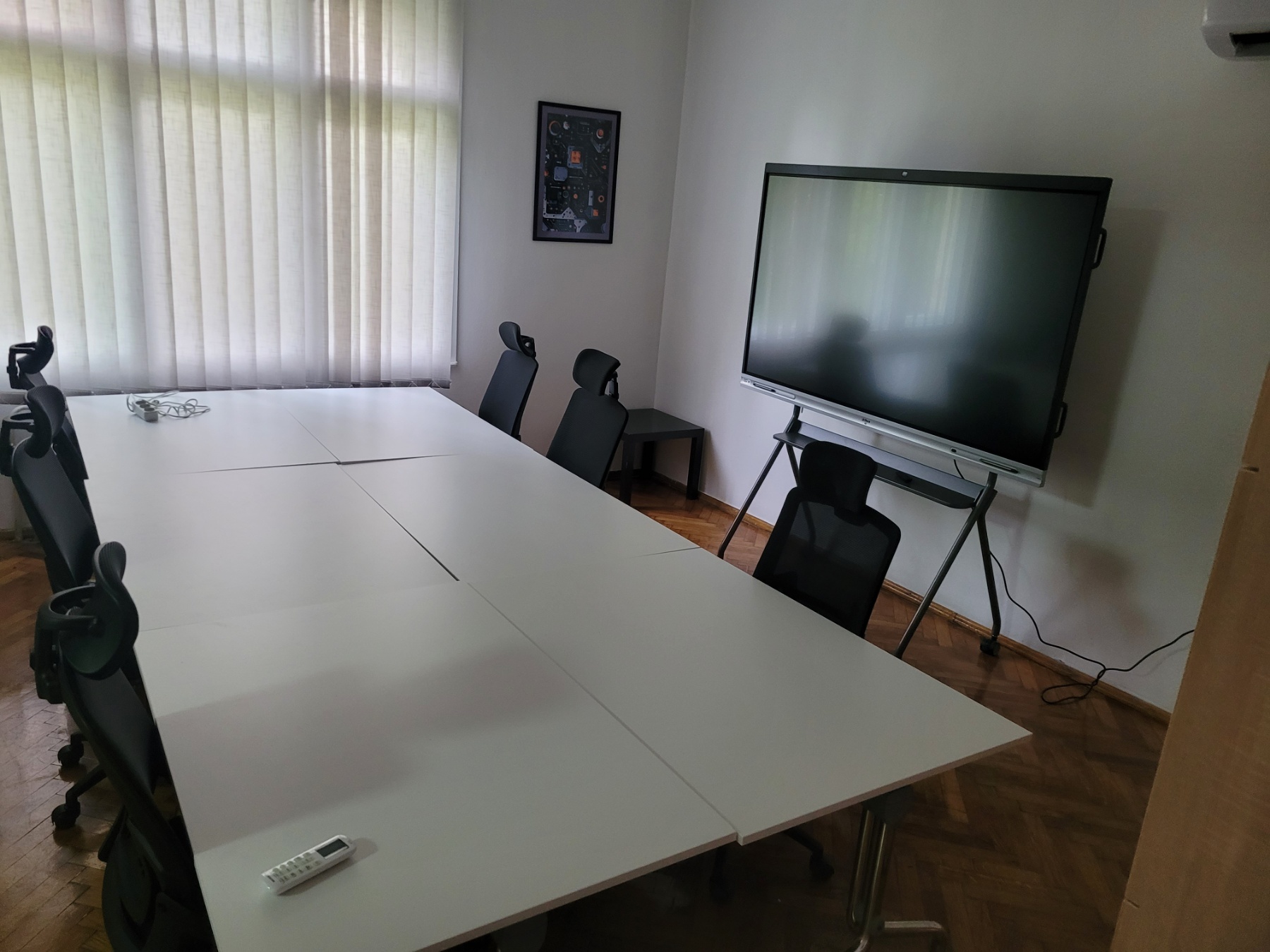 Radni prostor IT Hub centra sa modernom opremom